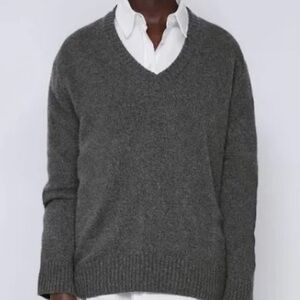 Zara wool blend Gray V-Neck Sweater M